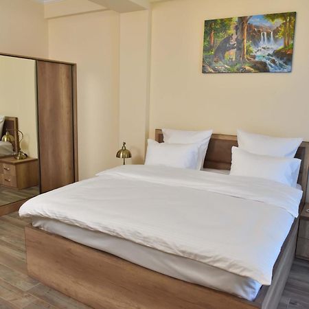 Altunyan Hotel Yerevan Exterior photo