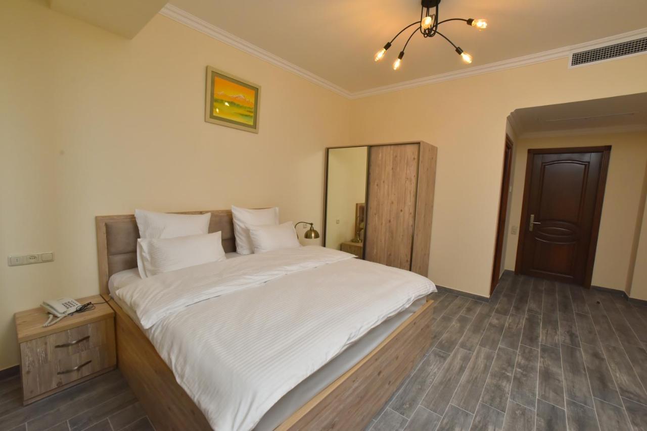 Altunyan Hotel Yerevan Exterior photo