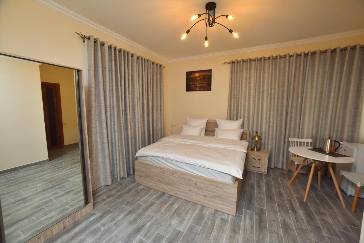 Altunyan Hotel Yerevan Exterior photo