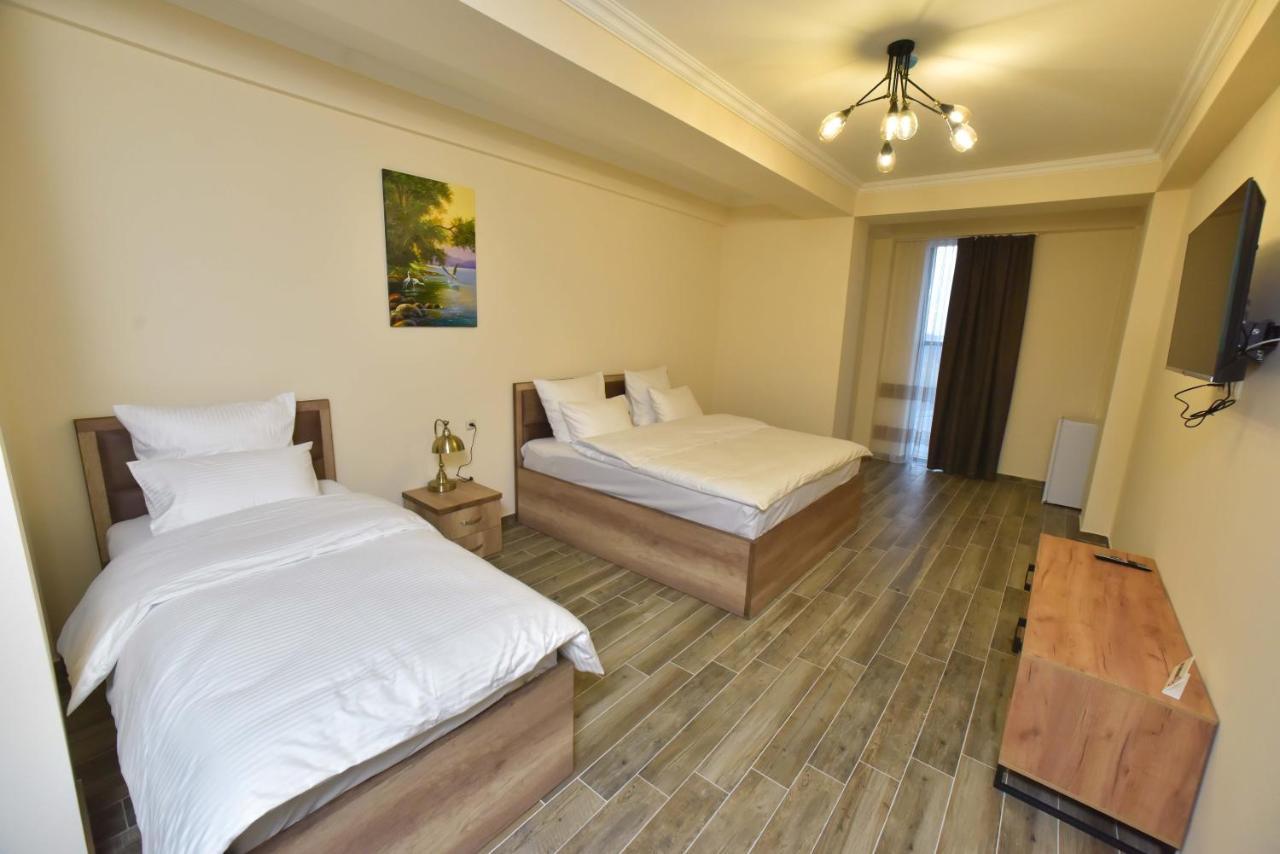 Altunyan Hotel Yerevan Exterior photo