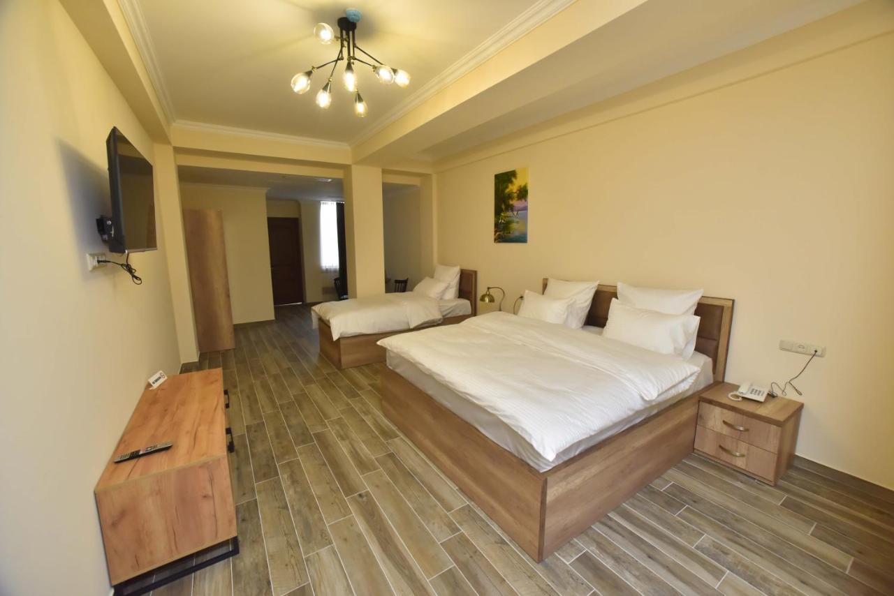 Altunyan Hotel Yerevan Exterior photo