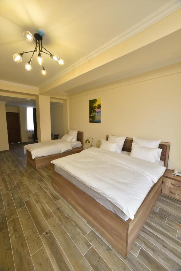 Altunyan Hotel Yerevan Exterior photo