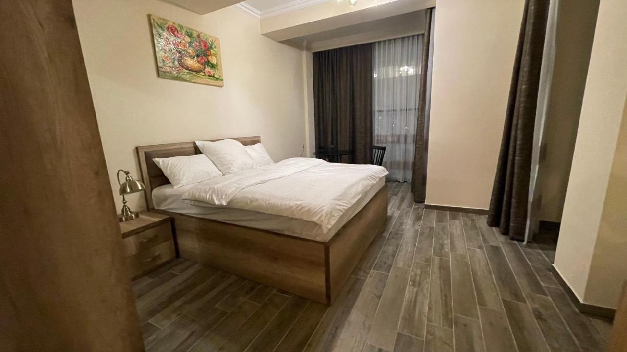 Altunyan Hotel Yerevan Exterior photo