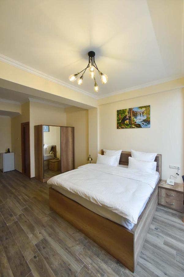 Altunyan Hotel Yerevan Exterior photo