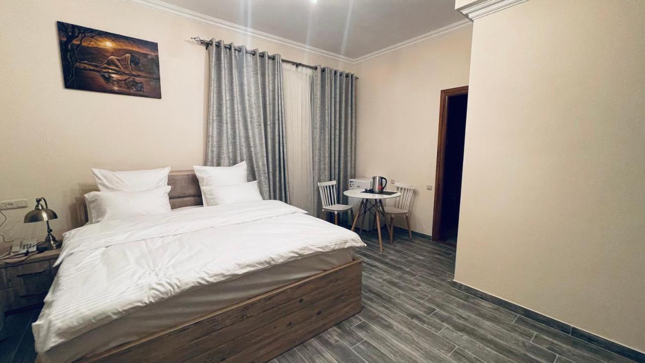 Altunyan Hotel Yerevan Exterior photo