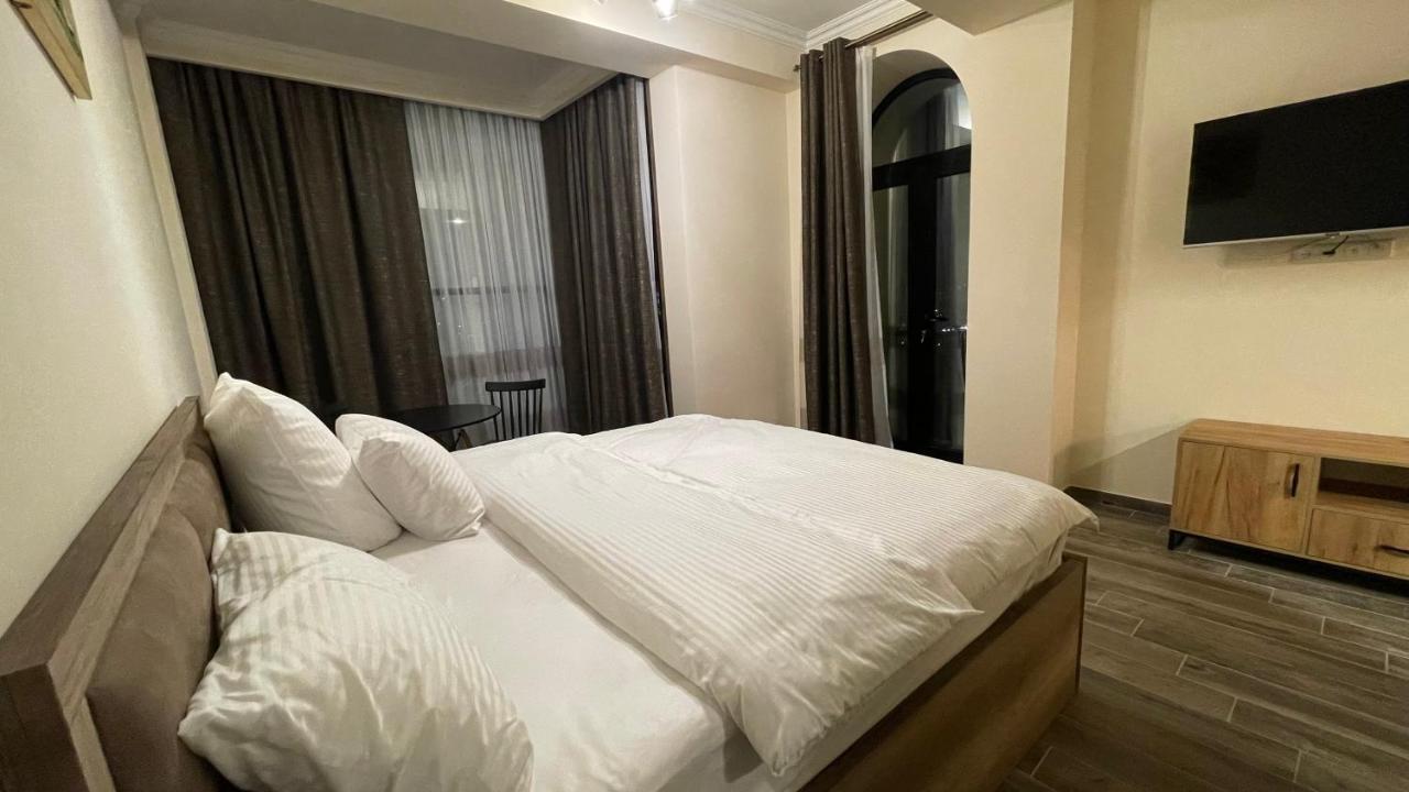 Altunyan Hotel Yerevan Exterior photo